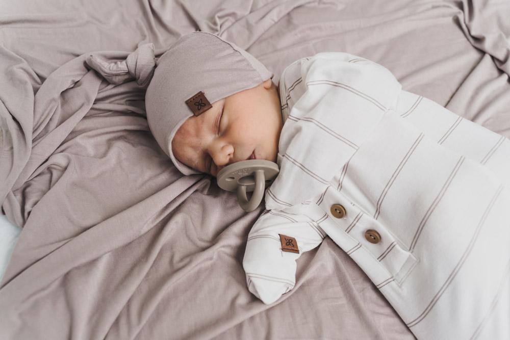 BABY KNOTTED HAT
