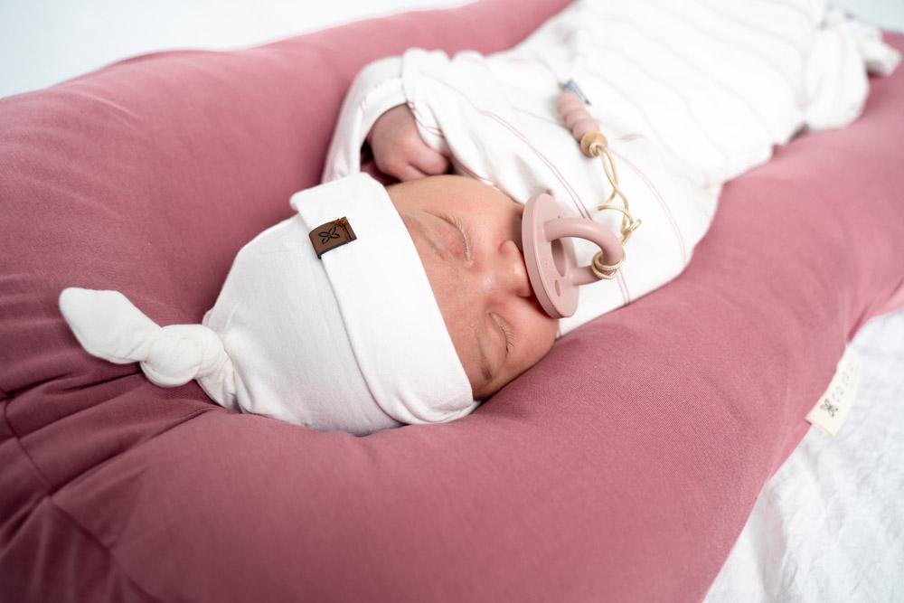 BABY KNOTTED HAT